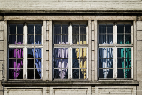 "Fenster mit den Farben in den Grundfarben" Stockfotos und lizenzfreie