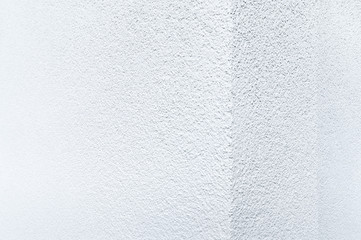 Malerarbeiten, fachgerechte Fassadensanierung, Strukturputz, Dienstleistung, frisch verputzt und gestrichen, hellgraue Hauswand, Hintergrund