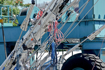 Transport of a large sailboat mast. 