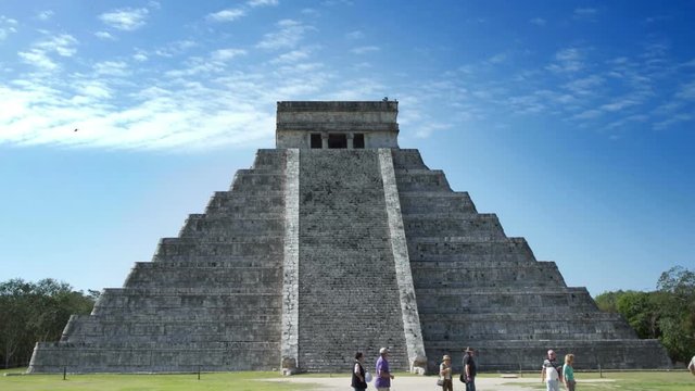 mayan ruins at chichen itza mexico