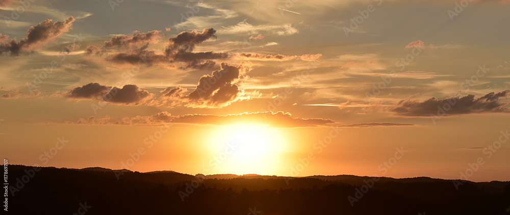1000_F_117869707_BSAjYe9QNDTs3h2jqAeeNIQQAg7Fbrgd.jpg