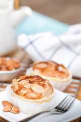 Almond cup cakes