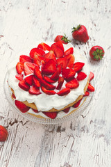 Obraz na płótnie Canvas Strawberry and cream sponge cake