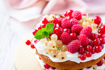 Berries and cream sponge layer cake