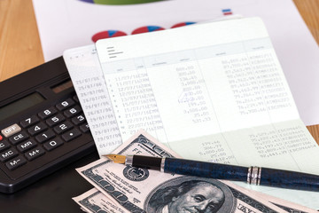 Obraz premium Saving account from bank with pen for financial and loan