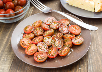 cherry tomatoes cut salad