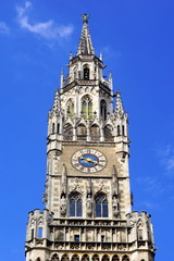 Fototapeta na wymiar Turm des historischen Rathauses in MÜNCHEN