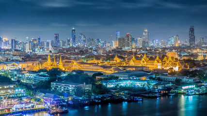 Fototapeta na wymiar Grand palace at twilight in Bangkok, Thailand