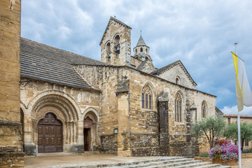 Fototapeta na wymiar Église Notre-Dame-de-Nazareth de Valréas