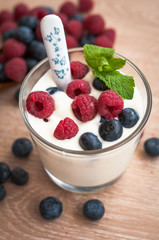 yogurt with raspberries and blueberries
