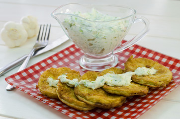 fried zucchini and sauce