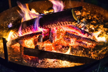 Feuer aus nachhaltigem Brennstoff Holz