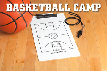 Naklejka premium Basketball camp letters on background of wooden floor with clipb