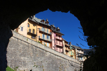Briançon / Façades dans la Cité Vauban et Porte d'Embrun