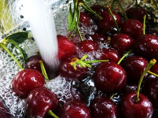 Washing fresh cherries