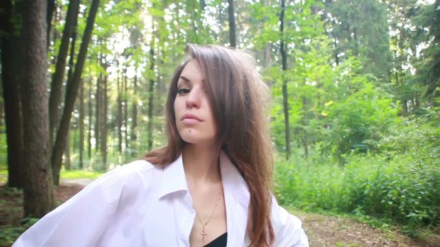 Sexy girl-Amazon . Standing in the woods, strong independent opinion, a great moment for the video. The span of the camera.