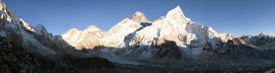 Fototapeta na wymiar Evening panoramic view of Mount Everest from Kala Patthar