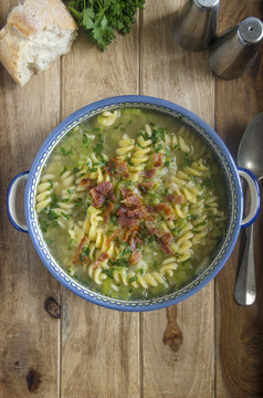 Leek and pasta soup