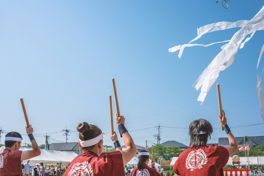 夏祭り和太鼓演奏の風景