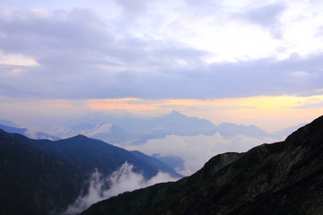 山の夕日