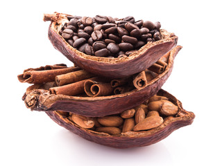 Benefits of drinking hot cocoa and aromatherapy of cocoa, cinnamon, coffee for morning refreshment, Arranged so fragrant in the morning.