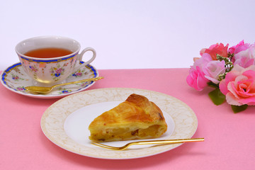 美味しいアップルケーキ/サクサクしたリンゴの触感が美味しいショートケーキ