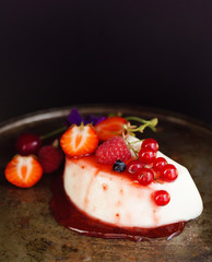 panna cotta with berries