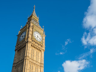 Fototapeta na wymiar Big ben clock tower in London