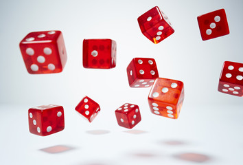 Spielwürfel - rot - fallen 