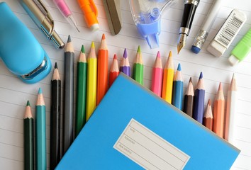 przybory szkolne © Pio Si