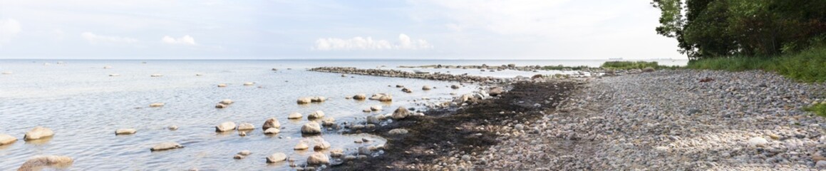 Fototapeta na wymiar Large panorama of a sea shore