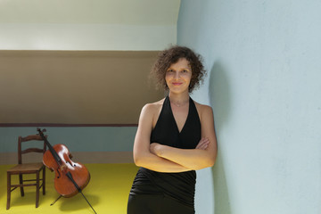 woman with cello © alexandre zveiger