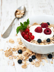 Obraz na płótnie Canvas breakfast with fresh berries