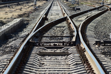 Obraz premium Railroad tracks at the train station
