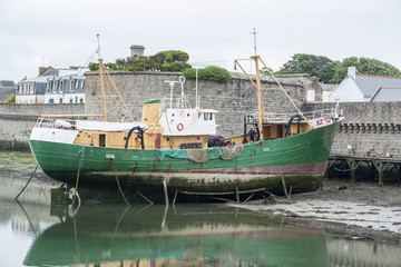 Fototapeta na wymiar boat in Concarneau