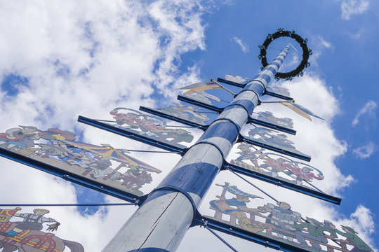 Maibaum, Zunftbaum in M&uuml;nchen am Viktualienmarkt