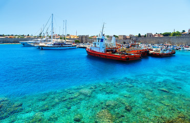 Obraz premium Boats in Mandraki Harbor. Rhodes Town, Rhodes, Greece