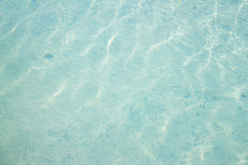 Obraz premium The surface of the water in the hot springs of mineral water wit