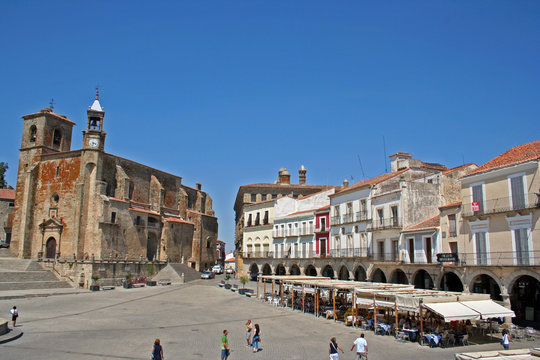 Plaza mayor de Trujillo, iglesia de San Martín, Extremadura (España)