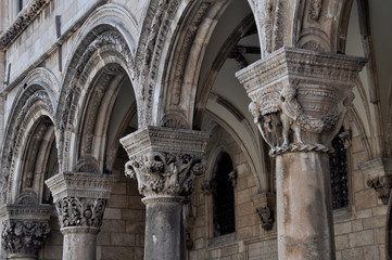 Fototapeta premium Arkaden in der Altstadt von Dubrovnik