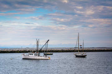 Fototapeta premium Boats in Provincetown Harbor, in Provincetown, Cape Cod, Massach