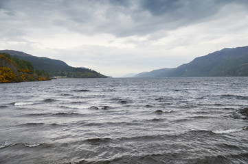 Fototapeta na wymiar Lac du Loch ness en Ecosse