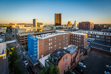 View of buildings in downtown New Haven, Connecticut. - obrazy, fototapety, plakaty