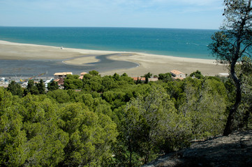 Fototapeta na wymiar La plage des Coussoules à Leucate, Aude, en bordure de Méditerranée