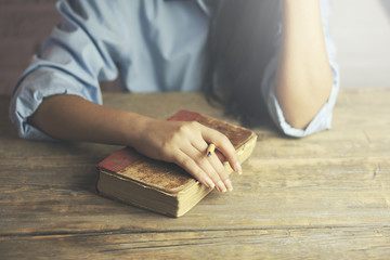 Fototapeta na wymiar woman hand on book