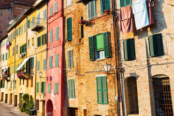 Fototapeta na wymiar old buildings in Siena, Italy