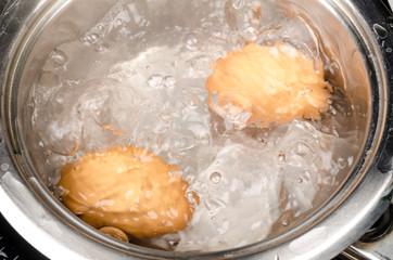 Boiling eggs