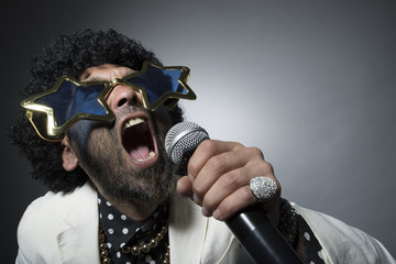 Singing of flashy male