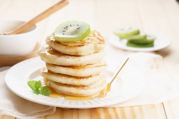 pancakes with honey syrup and fresh kiwi sliced