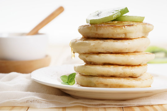 pancakes with honey syrup and fresh kiwi sliced